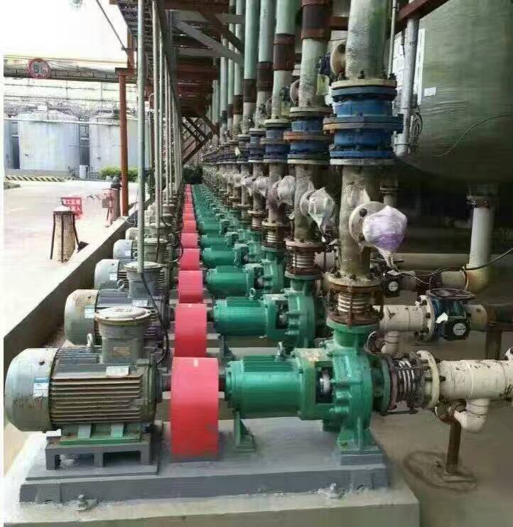 寧夏中衛(wèi)客戶IHF襯氟離心泵使用現(xiàn)場